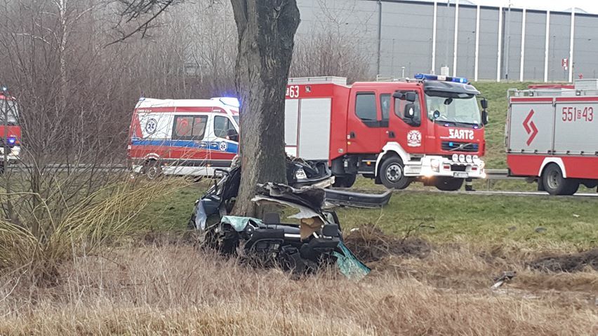 Wypadek W Gościcinie - Rozerwało Samochód Informacje Aktualności Z Pomorza Nadmorski24.Pl